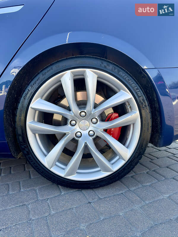 Лифтбек Tesla Model S 2019 в Киеве
