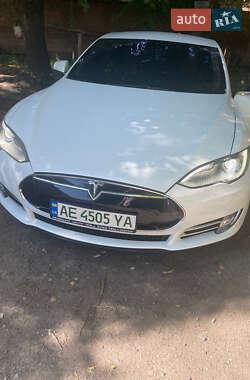 Ліфтбек Tesla Model S 2014 в 