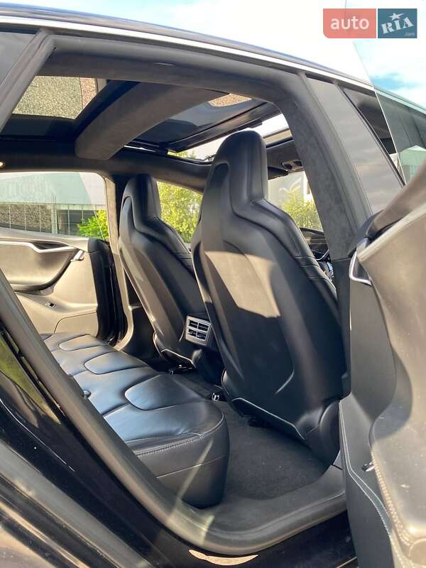 Лифтбек Tesla Model S 2015 в Киеве