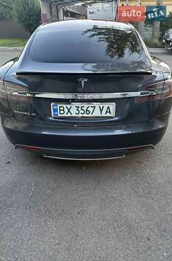 Лифтбек Tesla Model S 2014 в 