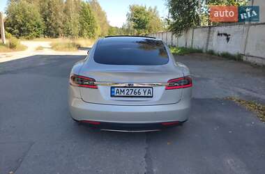 Ліфтбек Tesla Model S 2014 в 