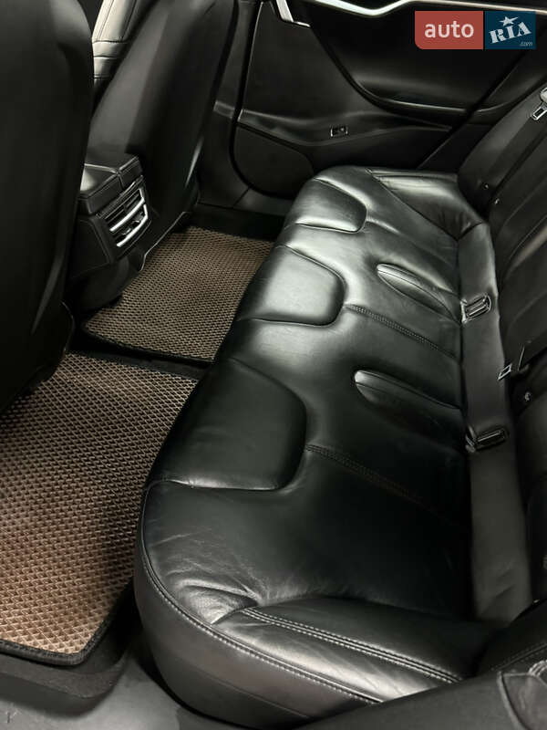Ліфтбек Tesla Model S 2016 в Харкові