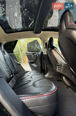 Лифтбек Tesla Model S 2013 в 