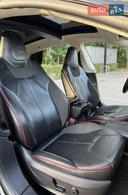 Лифтбек Tesla Model S 2013 в 