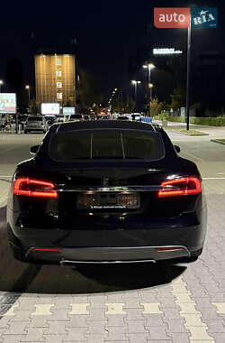 Лифтбек Tesla Model S 2013 в 