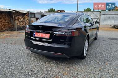 Лифтбек Tesla Model S 2015 в 