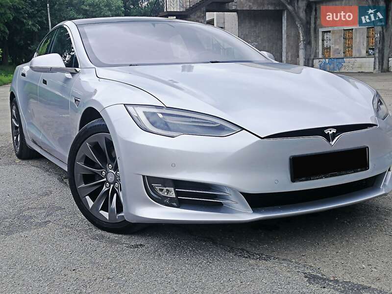 Ліфтбек Tesla Model S 2018 в 