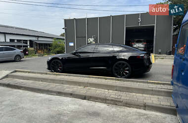 Лифтбек Tesla Model S 2016 в Львове