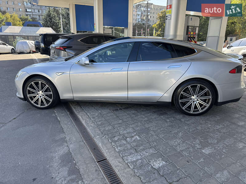 Лифтбек Tesla Model S 2015 в Одессе