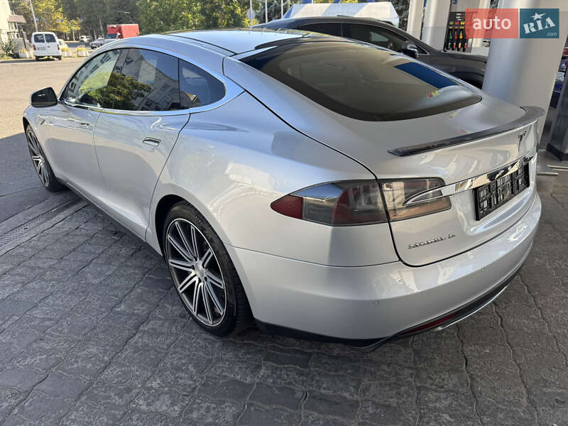 Лифтбек Tesla Model S 2015 в Одессе