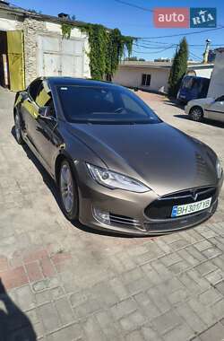 Ліфтбек Tesla Model S 2015 в Сумах