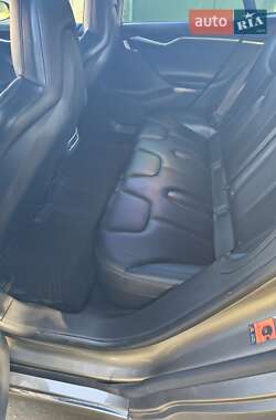 Лифтбек Tesla Model S 2015 в 