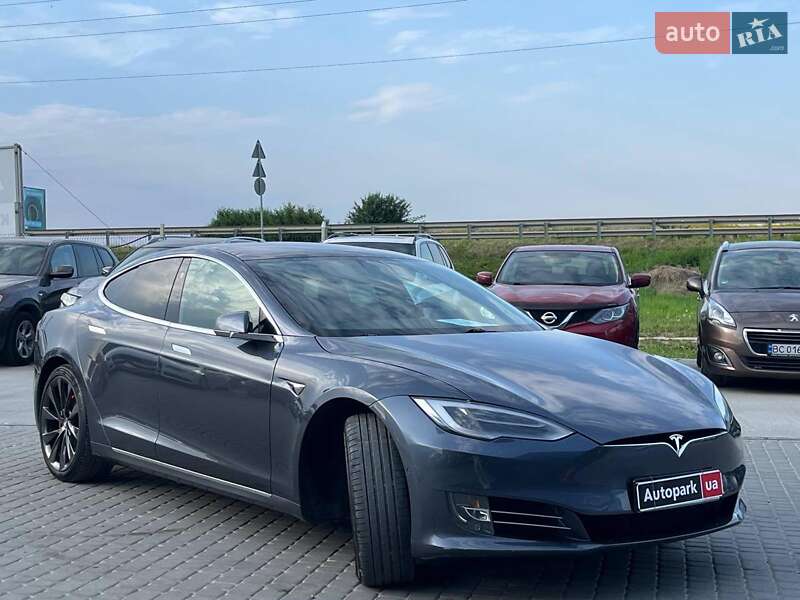 Лифтбек Tesla Model S 2019 в Львове