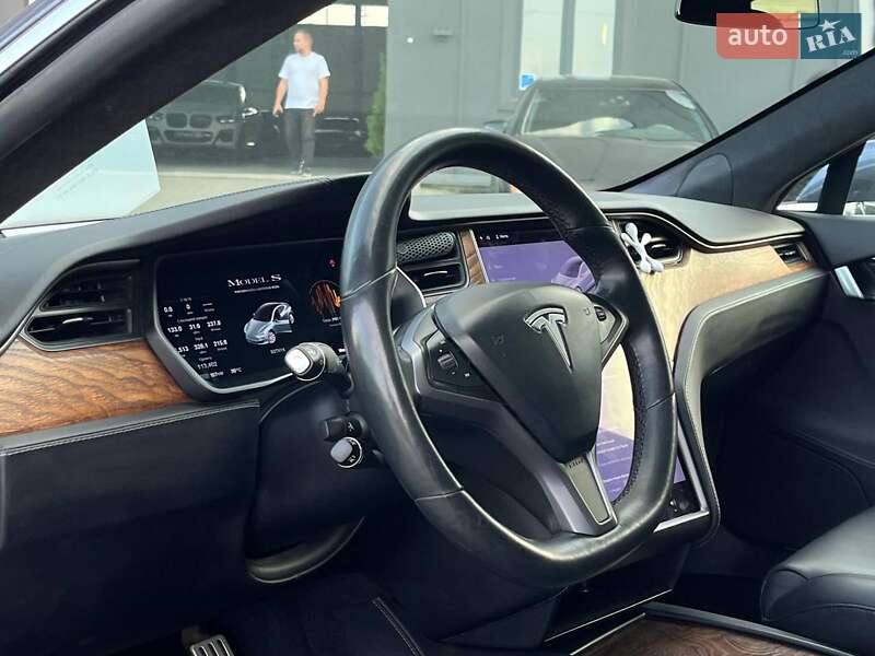 Лифтбек Tesla Model S 2019 в Львове