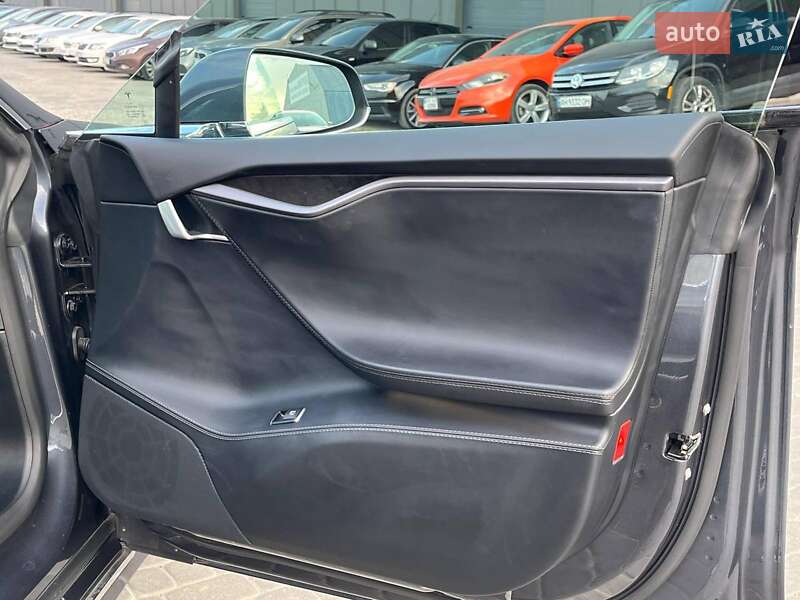 Лифтбек Tesla Model S 2019 в Львове