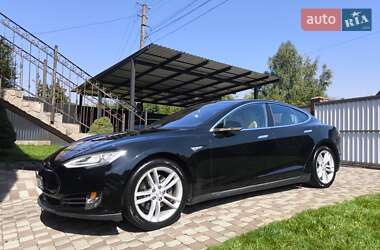 Tesla Model S 2015