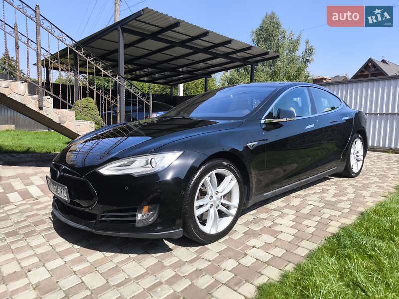 Лифтбек Tesla Model S 2015 в Киеве