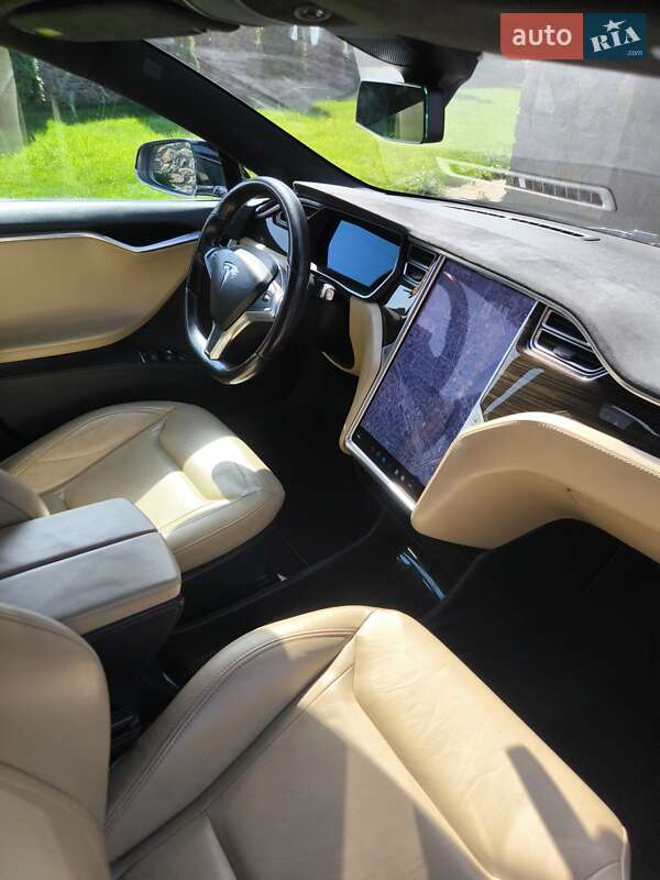 Лифтбек Tesla Model S 2015 в Киеве