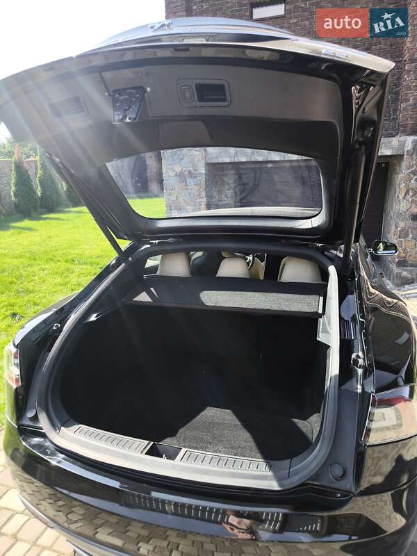 Лифтбек Tesla Model S 2015 в Киеве