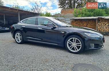 Лифтбек Tesla Model S 2015 в 