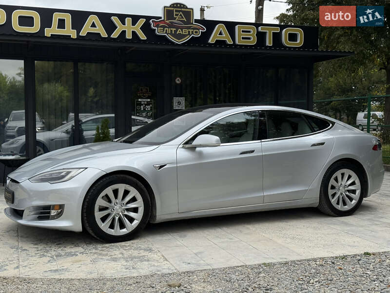Лифтбек Tesla Model S 2017 в Ивано-Франковске