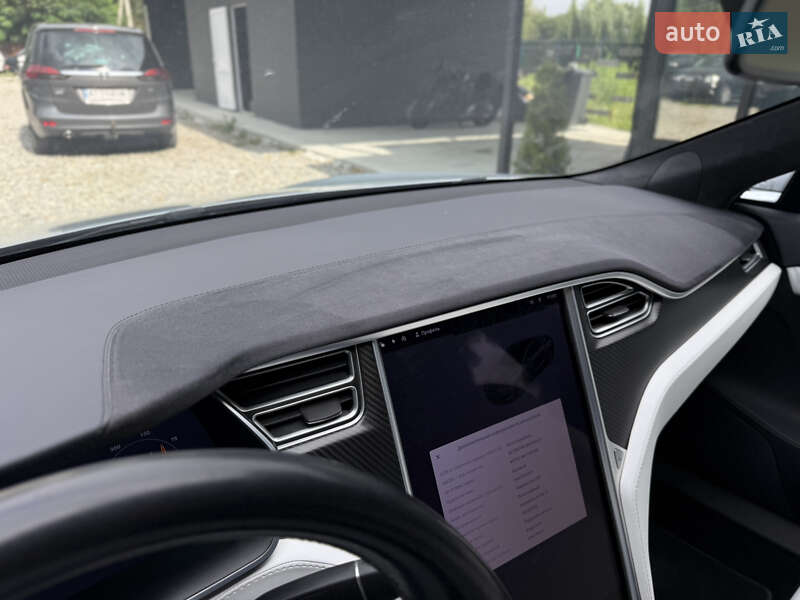 Лифтбек Tesla Model S 2017 в Ивано-Франковске