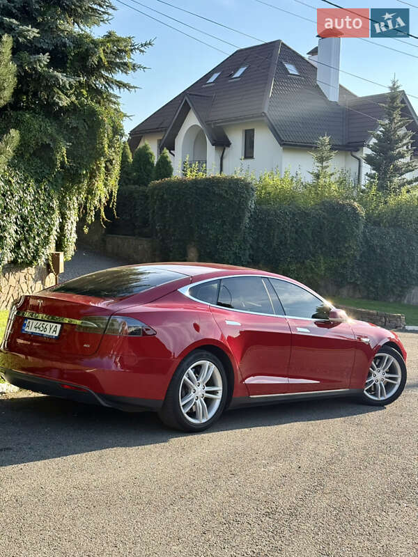 Лифтбек Tesla Model S 2015 в Киеве