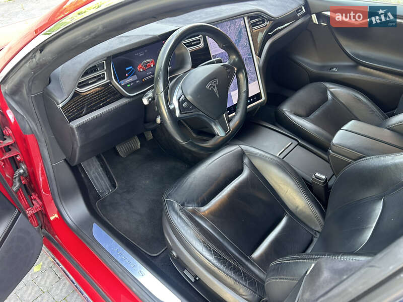 Лифтбек Tesla Model S 2016 в Львове