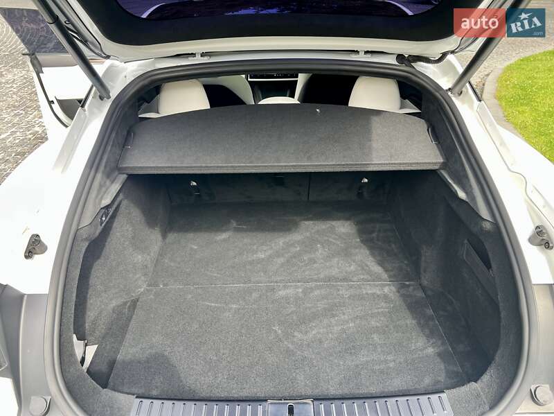 Ліфтбек Tesla Model S 2022 в Дніпрі