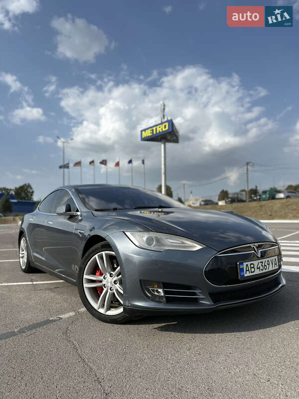 Лифтбек Tesla Model S 2014 в 