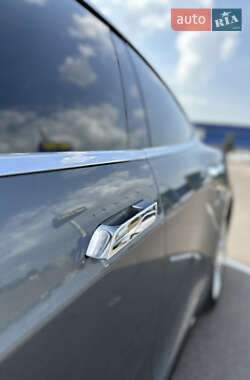 Лифтбек Tesla Model S 2014 в 