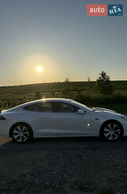 Ліфтбек Tesla Model S 2020 в 