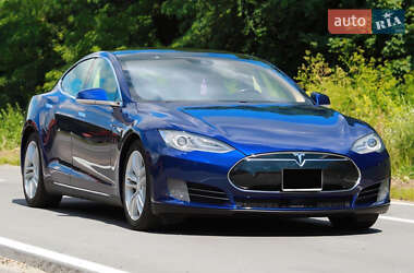 Tesla Model S 2015