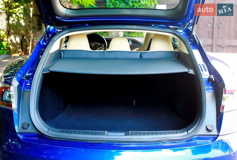 Ліфтбек Tesla Model S 2015 в Хмельницькому