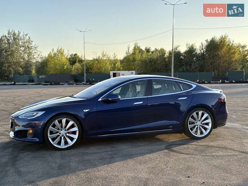 Лифтбек Tesla Model S 2016 в Киеве