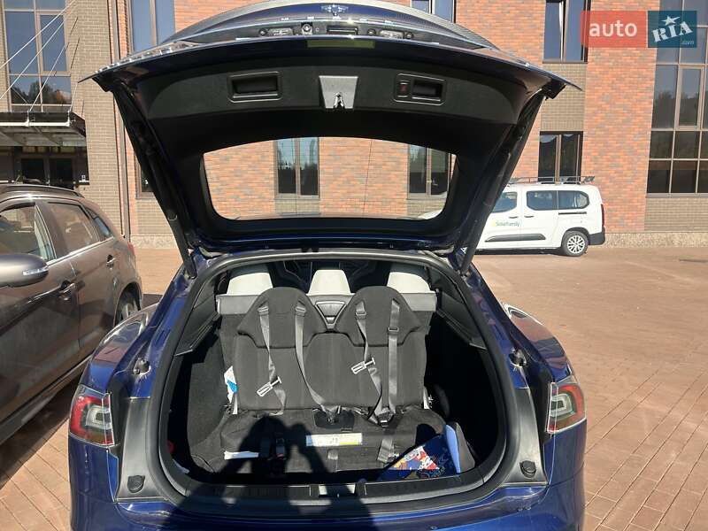 Лифтбек Tesla Model S 2016 в Киеве