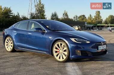 Лифтбек Tesla Model S 2016 в Киеве
