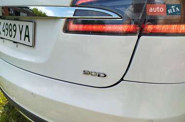 Лифтбек Tesla Model S 2015 в 