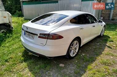 Лифтбек Tesla Model S 2015 в 