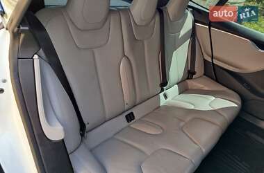 Лифтбек Tesla Model S 2015 в 