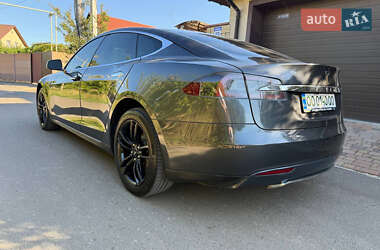 Tesla Model S 2015