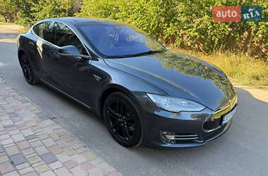 Лифтбек Tesla Model S 2015 в 