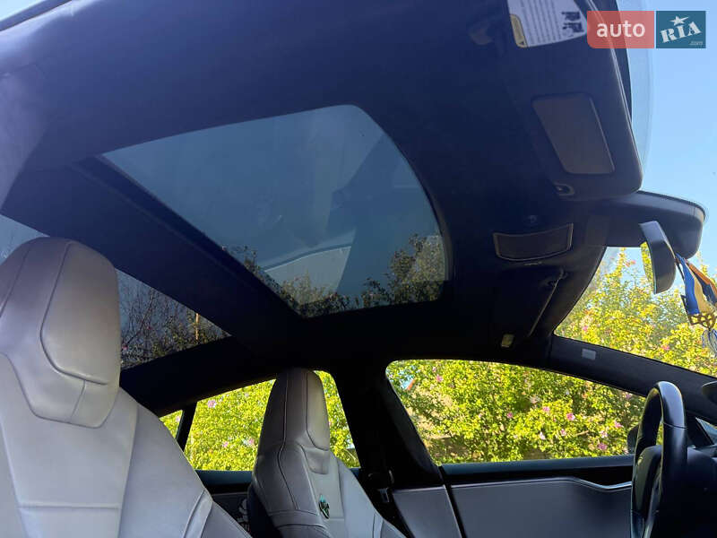 Ліфтбек Tesla Model S 2015 в Одесі фото 15 Ліфтбек Tesla Model S 2015 в Одесі