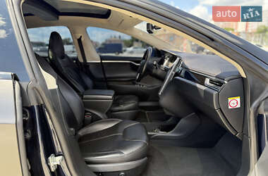 Ліфтбек Tesla Model S 2014 в 