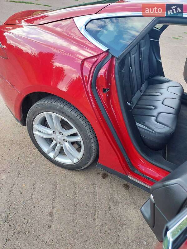 Лифтбек Tesla Model S 2014 в Тростянце
