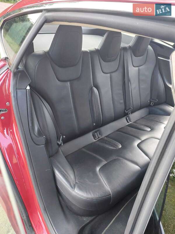 Лифтбек Tesla Model S 2014 в Тростянце