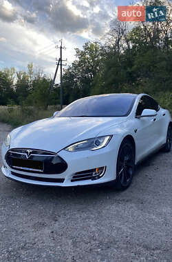 Tesla Model S 2015