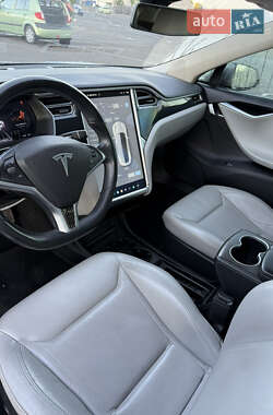 Лифтбек Tesla Model S 2015 в 