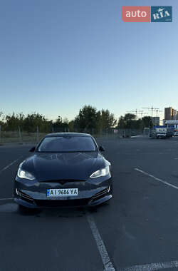 Лифтбек Tesla Model S 2015 в 