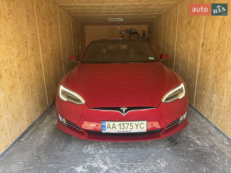 Ліфтбек Tesla Model S 2016 в Києві